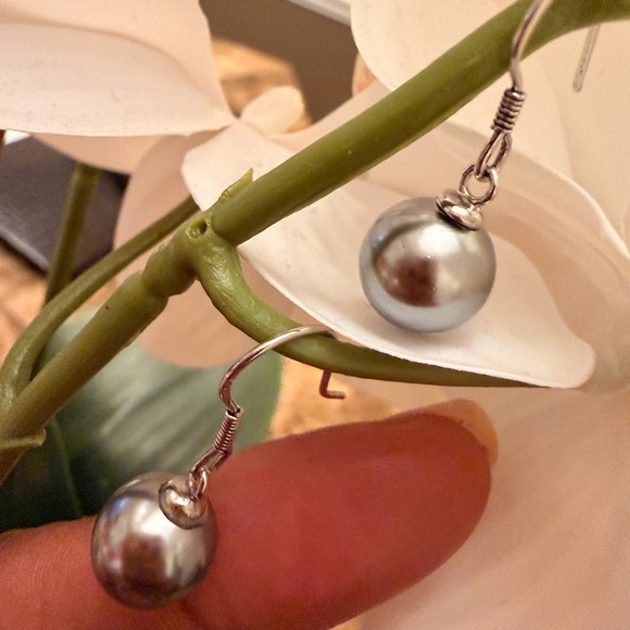 🎁 Genuine Grey Freshwater Pearl & 925 Sterling Silver Drop Earrings - Picture 6 of 7